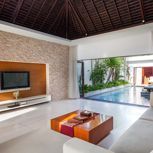 Villa Illam - Livingroom and Pool